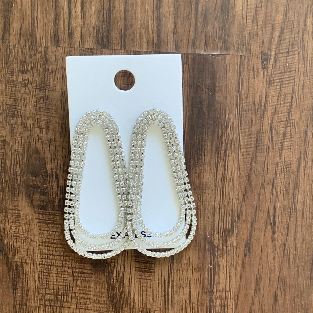 Express earring - Picture 2 of 5